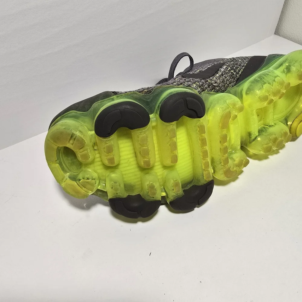 Nike VaporMax Flyknit Men's Gray and Green Running Shoes size 11 - Picture 9 of 16